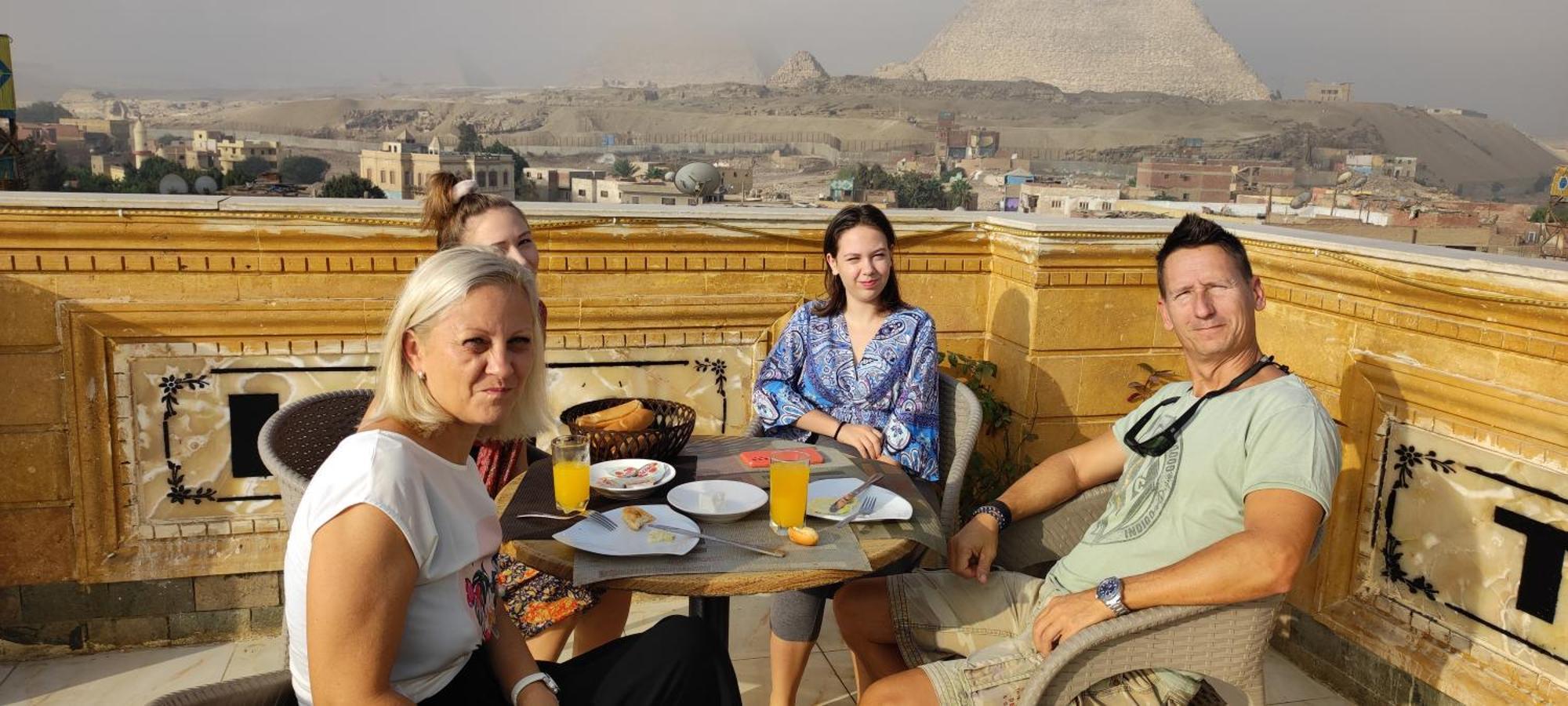 Pyramids Kingdom - Guest House Kafrat al Jabal Exterior foto
